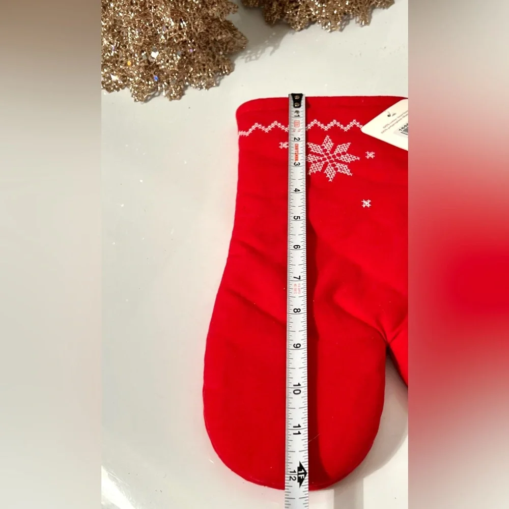Sur La Table Snowflake Stitch Red Oven Mitt NEW with Tags
